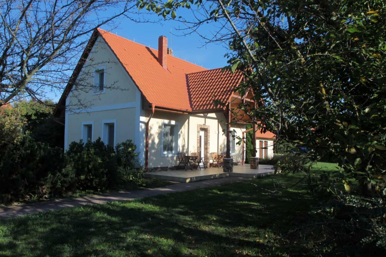 Gurudeva Bhavan - Spiritual Vegetarian Eco Village Somogyvámos Esterno foto